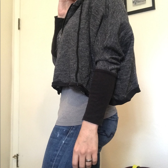 ⭕️2/20 Urban outfitters cropped hoodie - Picture 2 of 5